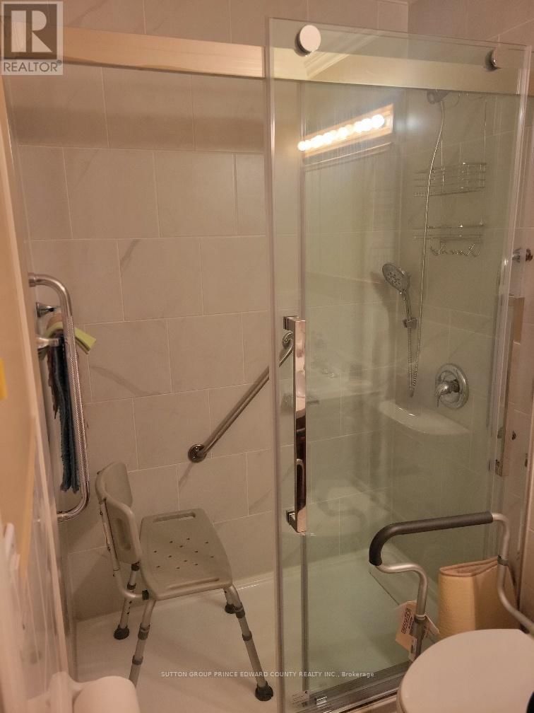 100 SELENA AVENUE Image 33