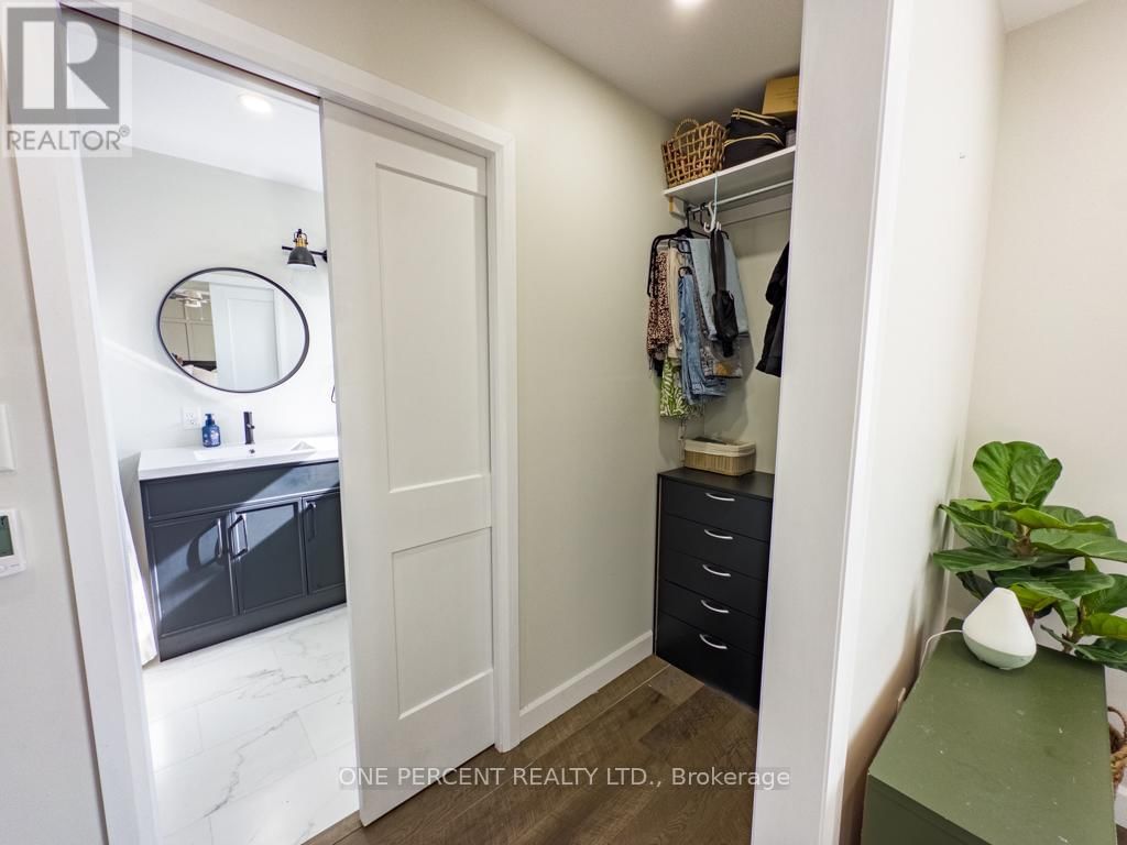 835 QUEEN STREET Image 16