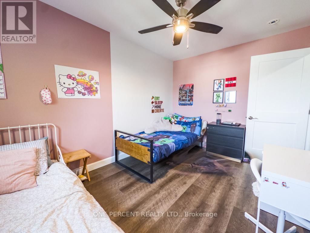 835 QUEEN STREET Image 22