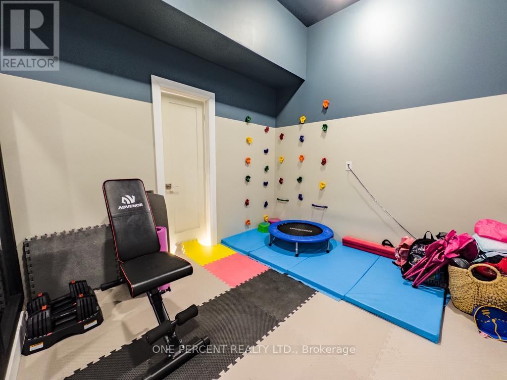 835 QUEEN STREET Image 31