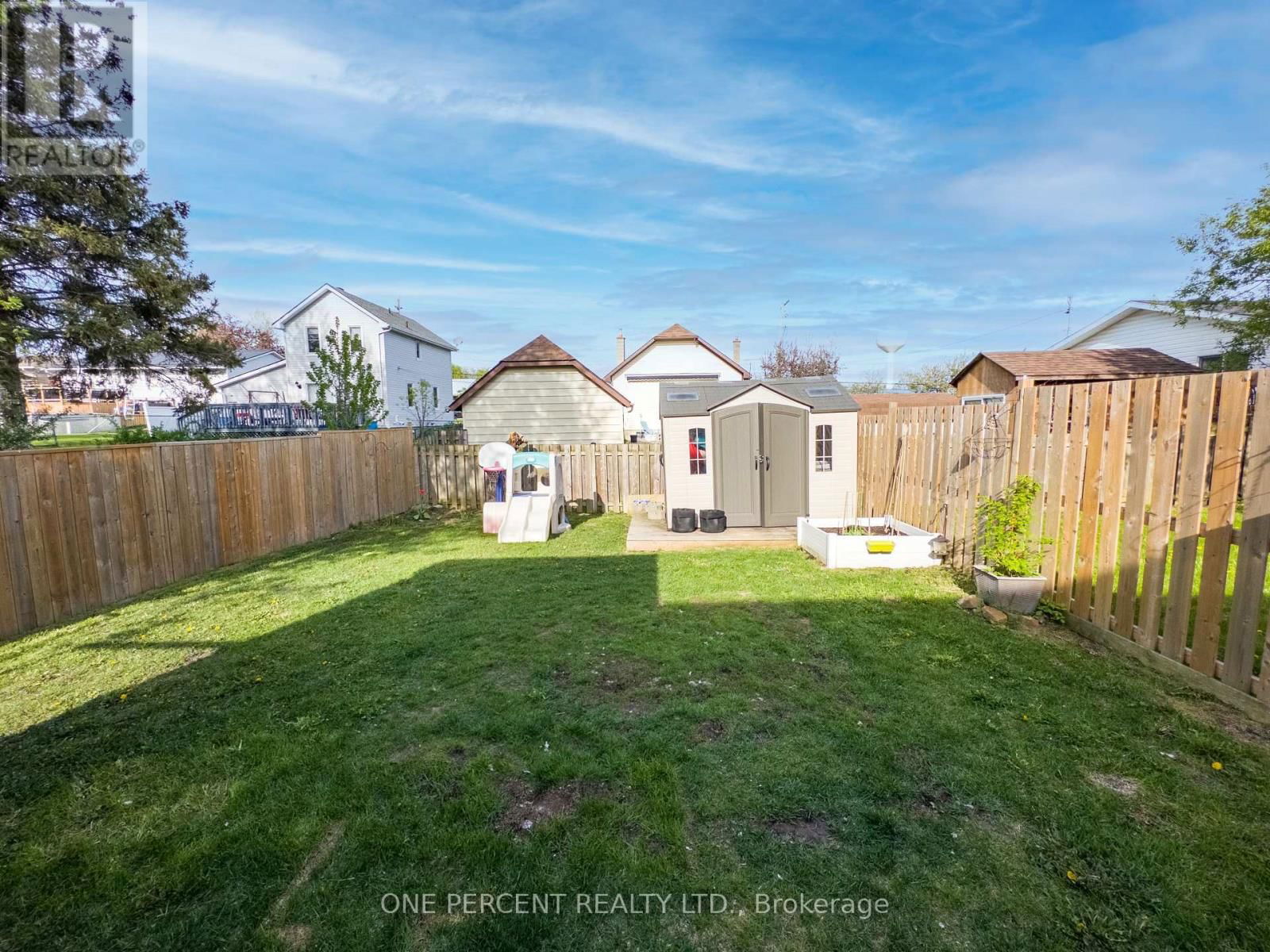 835 QUEEN STREET Image 34