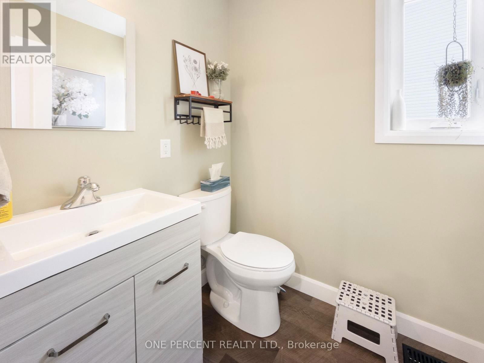 835 QUEEN STREET Image 6