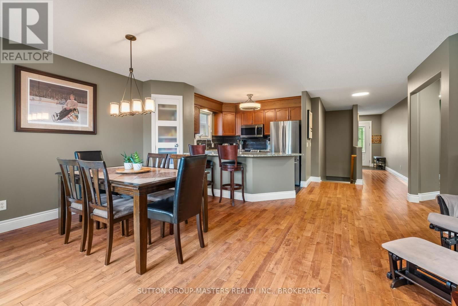 377 BOXWOOD STREET Image 13