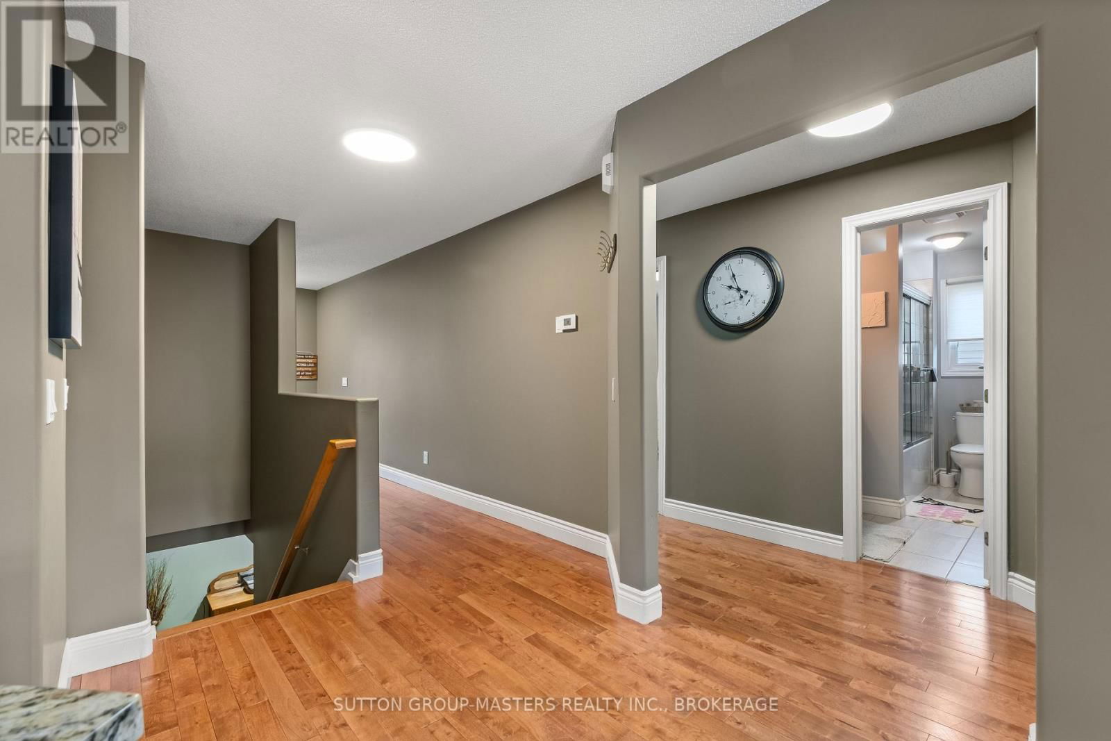 377 BOXWOOD STREET Image 16