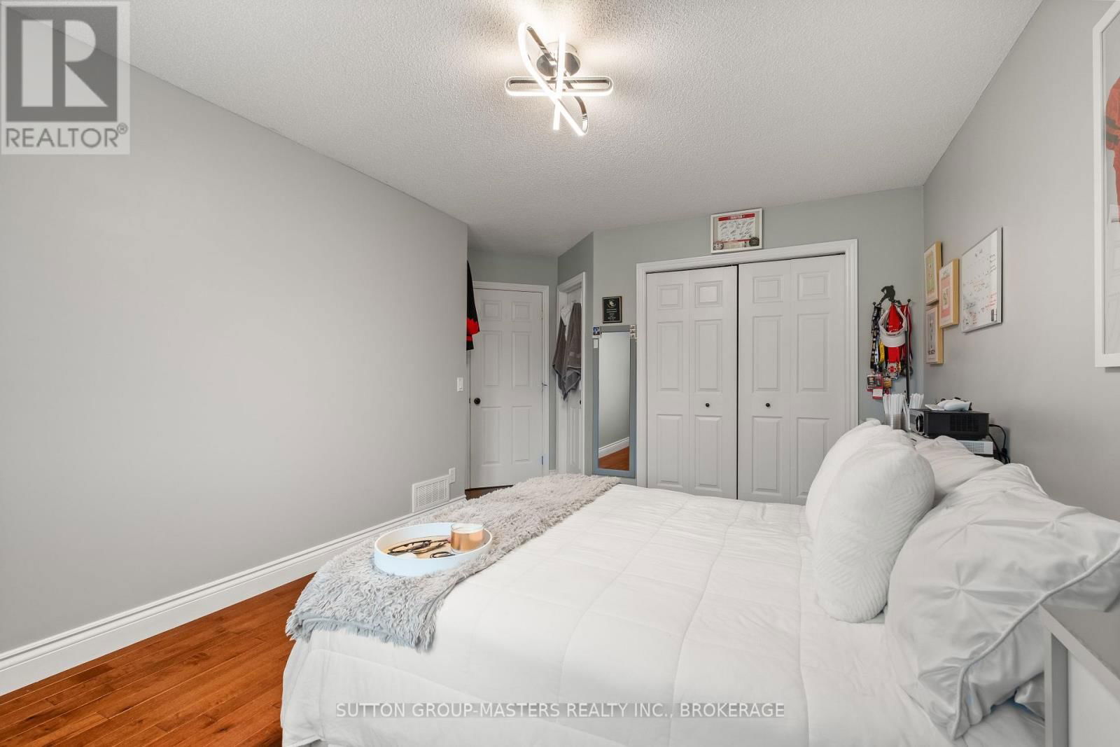377 BOXWOOD STREET Image 19