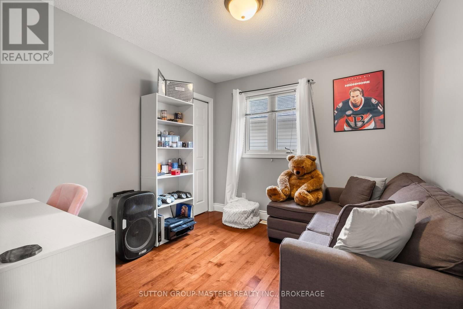 377 BOXWOOD STREET Image 22