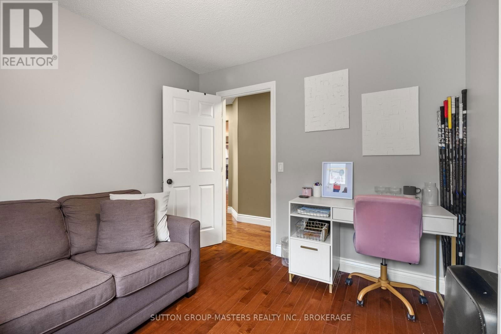 377 BOXWOOD STREET Image 23