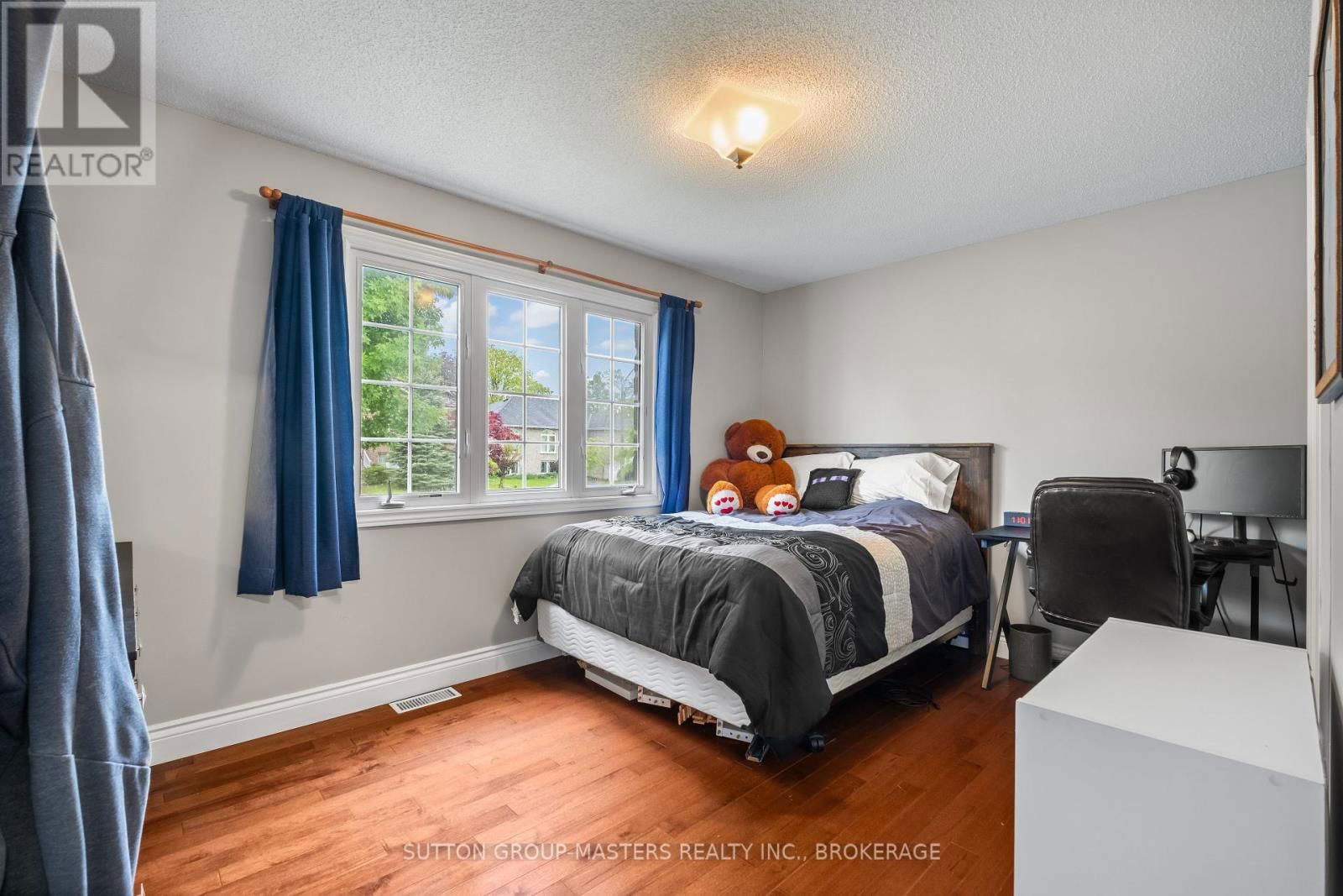 377 BOXWOOD STREET Image 24
