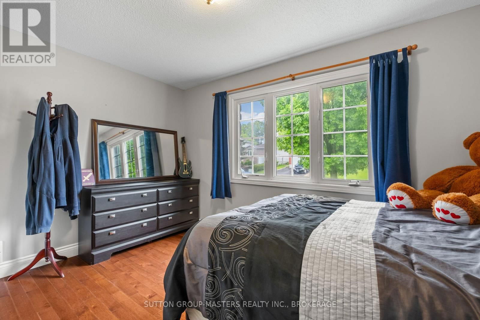 377 BOXWOOD STREET Image 25