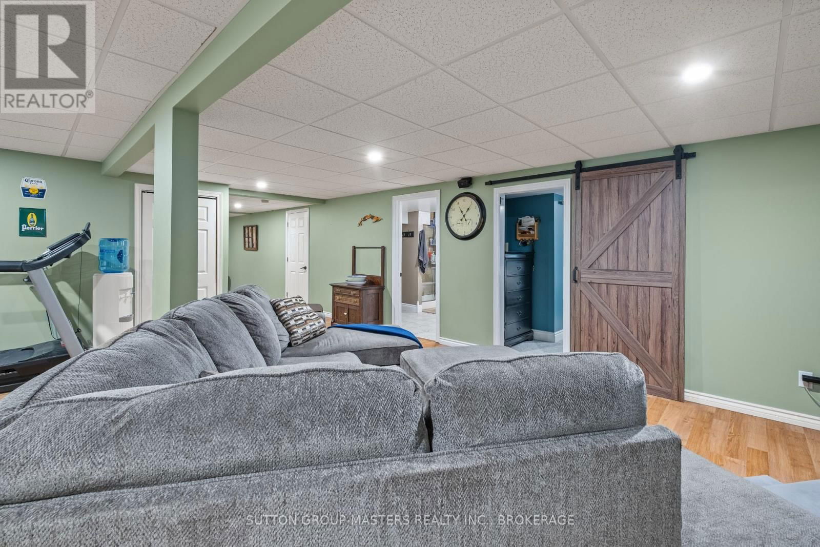 377 BOXWOOD STREET Image 29