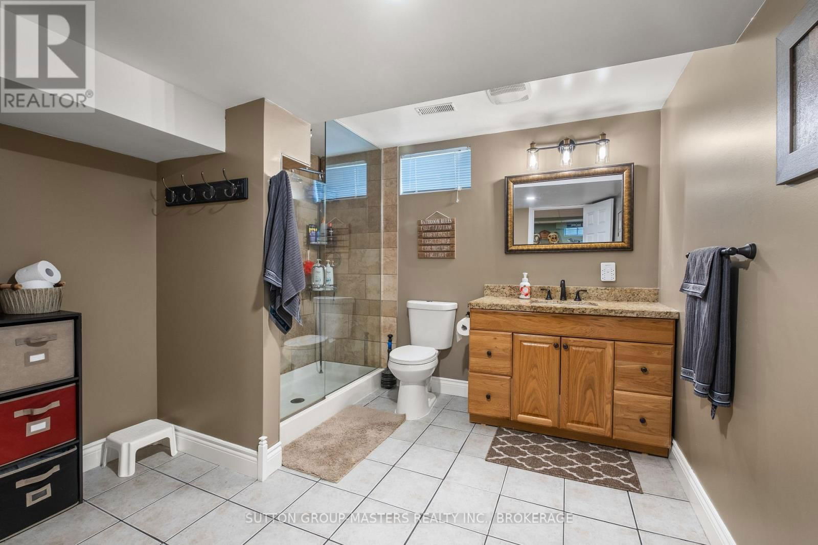 377 BOXWOOD STREET Image 31