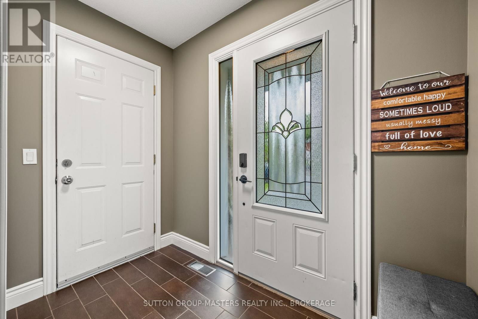 377 BOXWOOD STREET Image 4