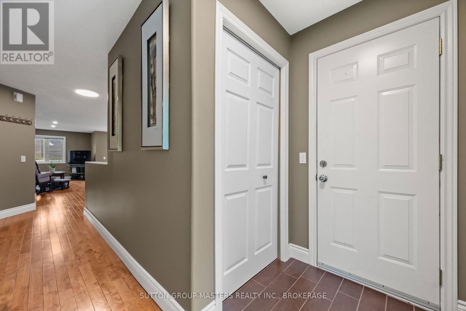 377 BOXWOOD STREET Image 5