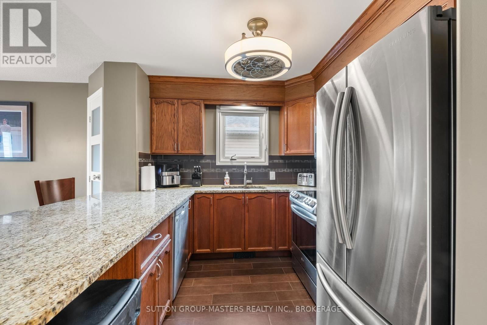 377 BOXWOOD STREET Image 8