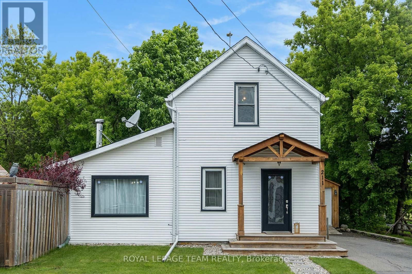 211 DRUMMOND STREET WEST Image 2