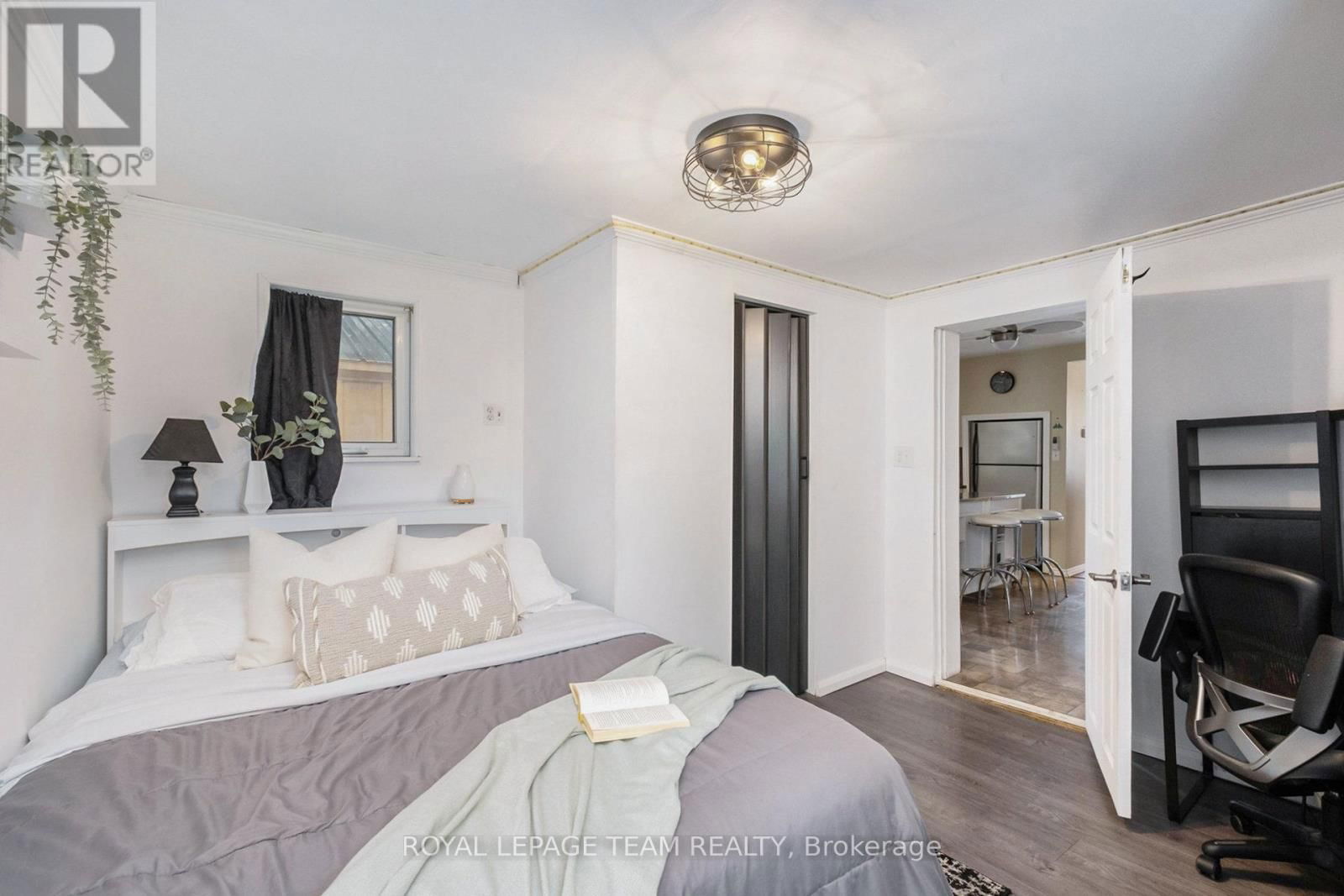 211 DRUMMOND STREET WEST Image 22