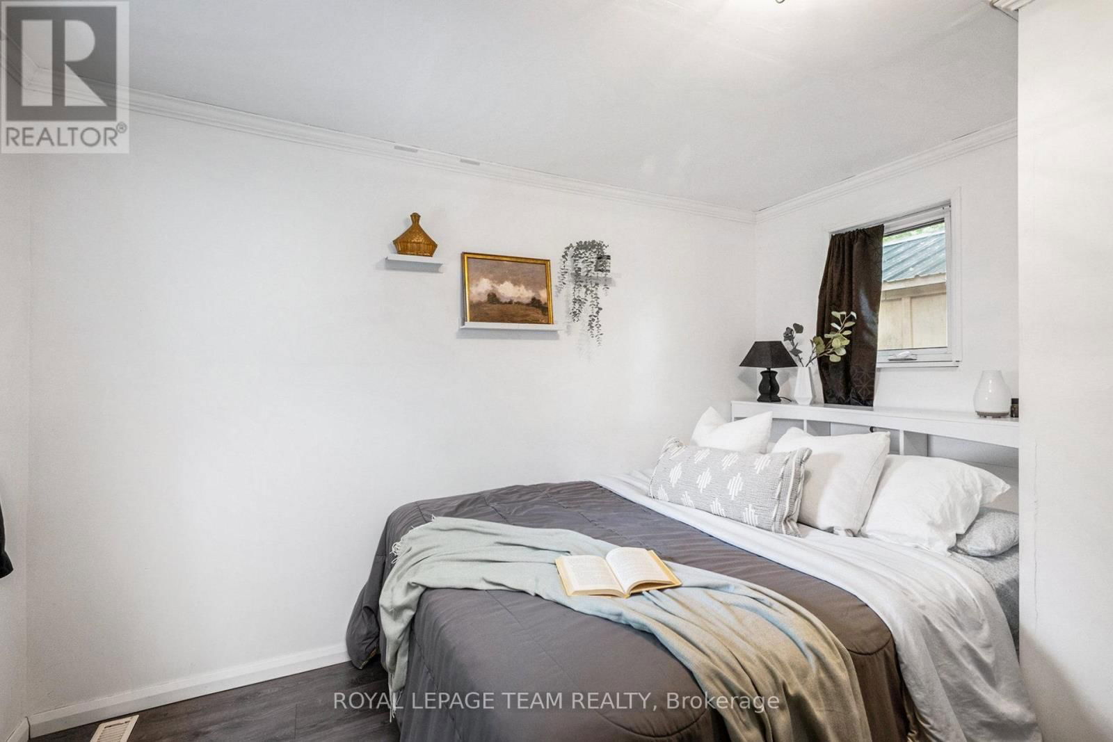 211 DRUMMOND STREET WEST Image 23