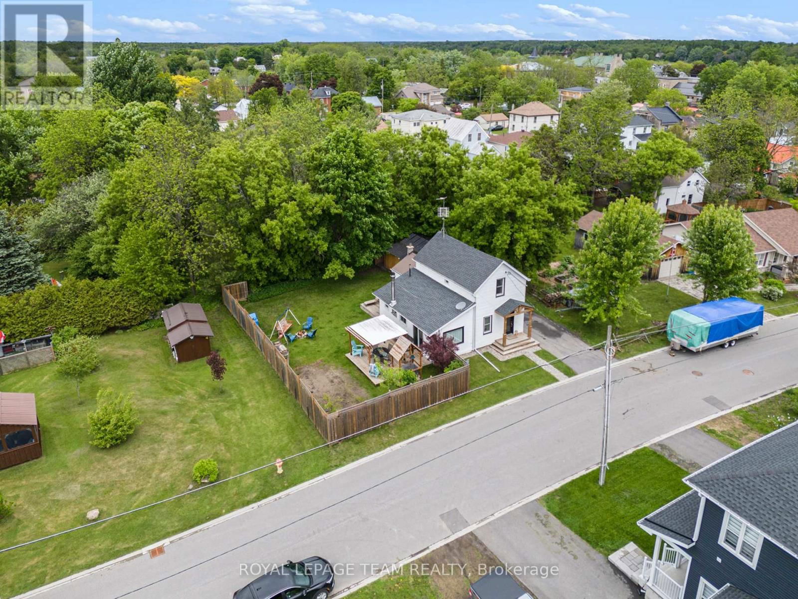 211 DRUMMOND STREET WEST Image 28