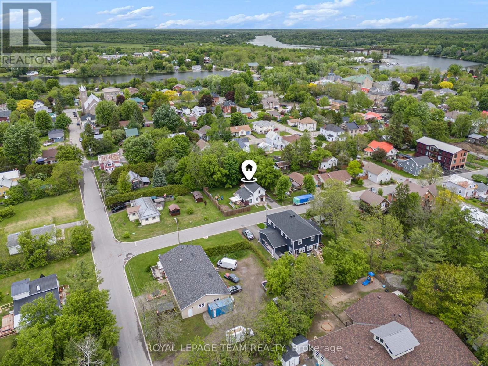 211 DRUMMOND STREET WEST Image 32