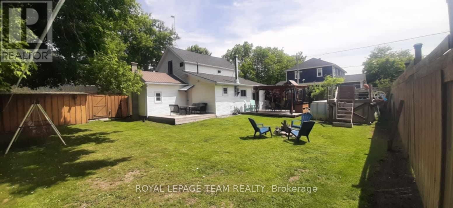 211 DRUMMOND STREET WEST Image 34