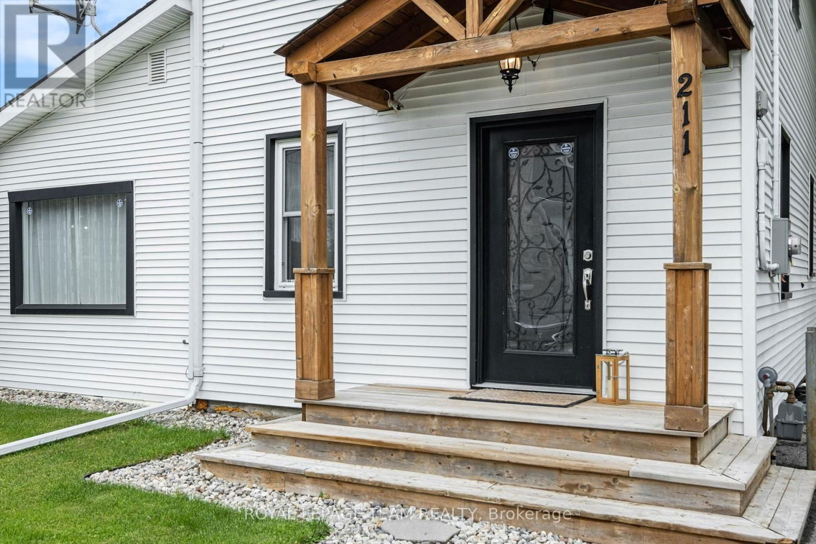 211 DRUMMOND STREET WEST Image 4