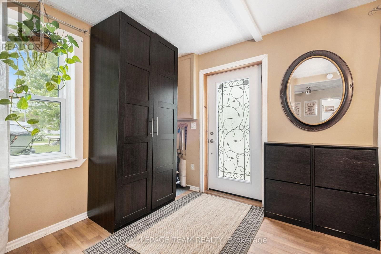 211 DRUMMOND STREET WEST Image 5