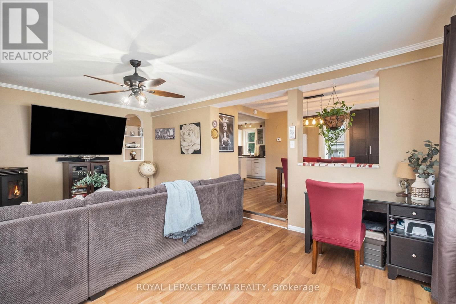211 DRUMMOND STREET WEST Image 9