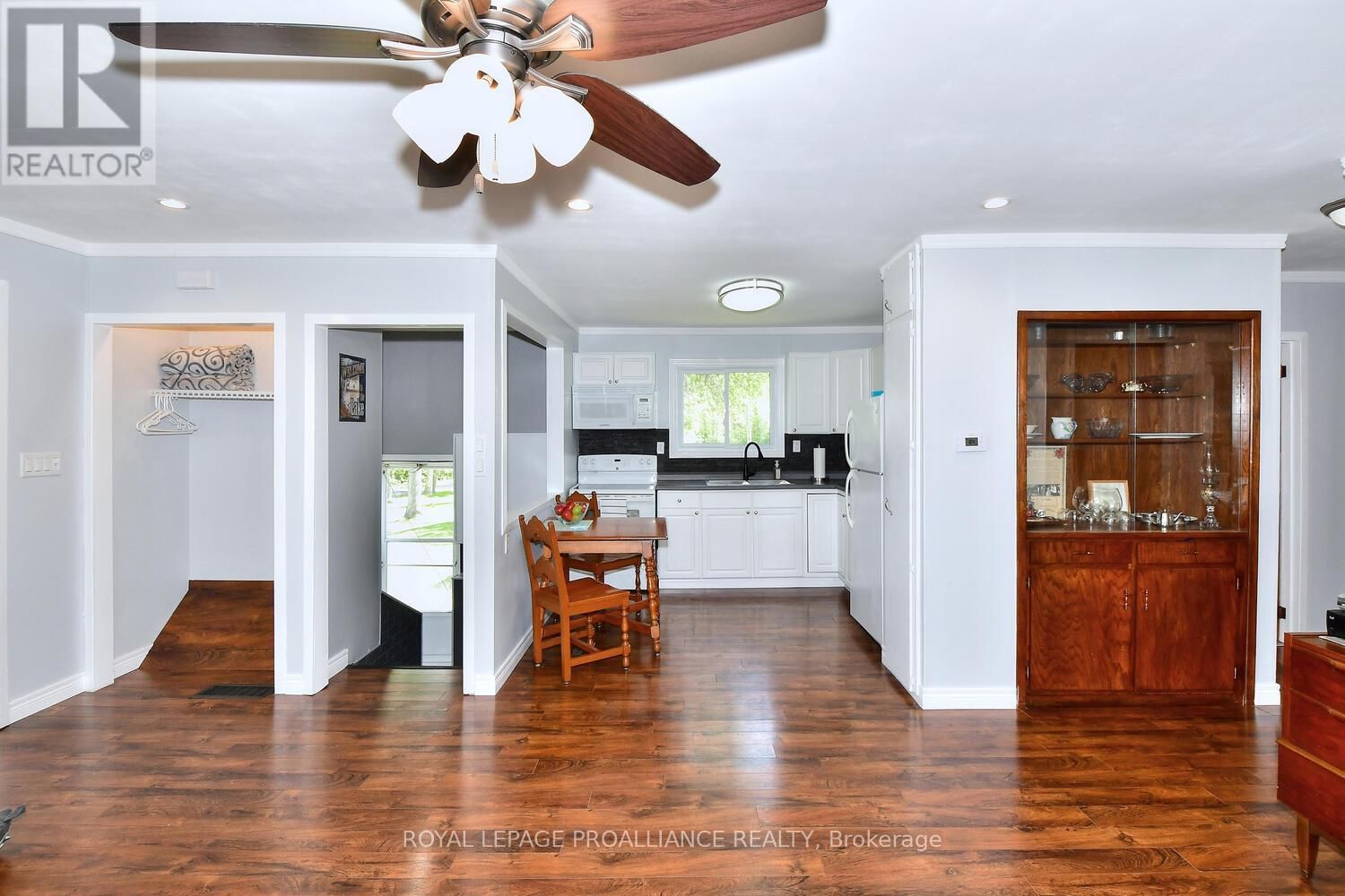 64 LANGS ROAD Image 15