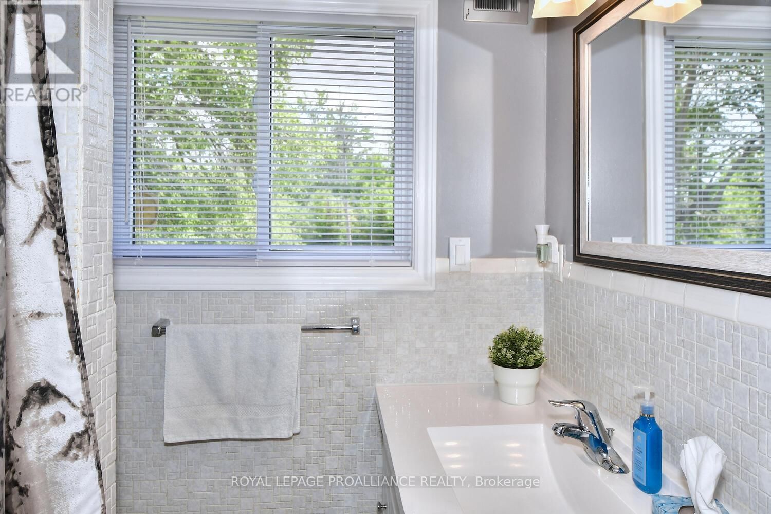 64 LANGS ROAD Image 23