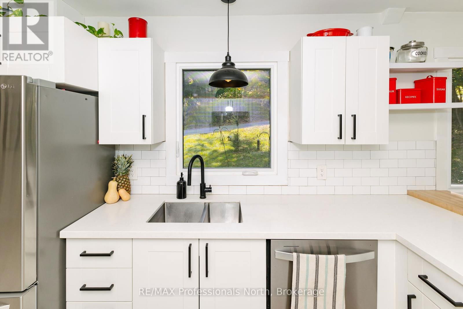 560 MOUNTAIN STREET Image 12