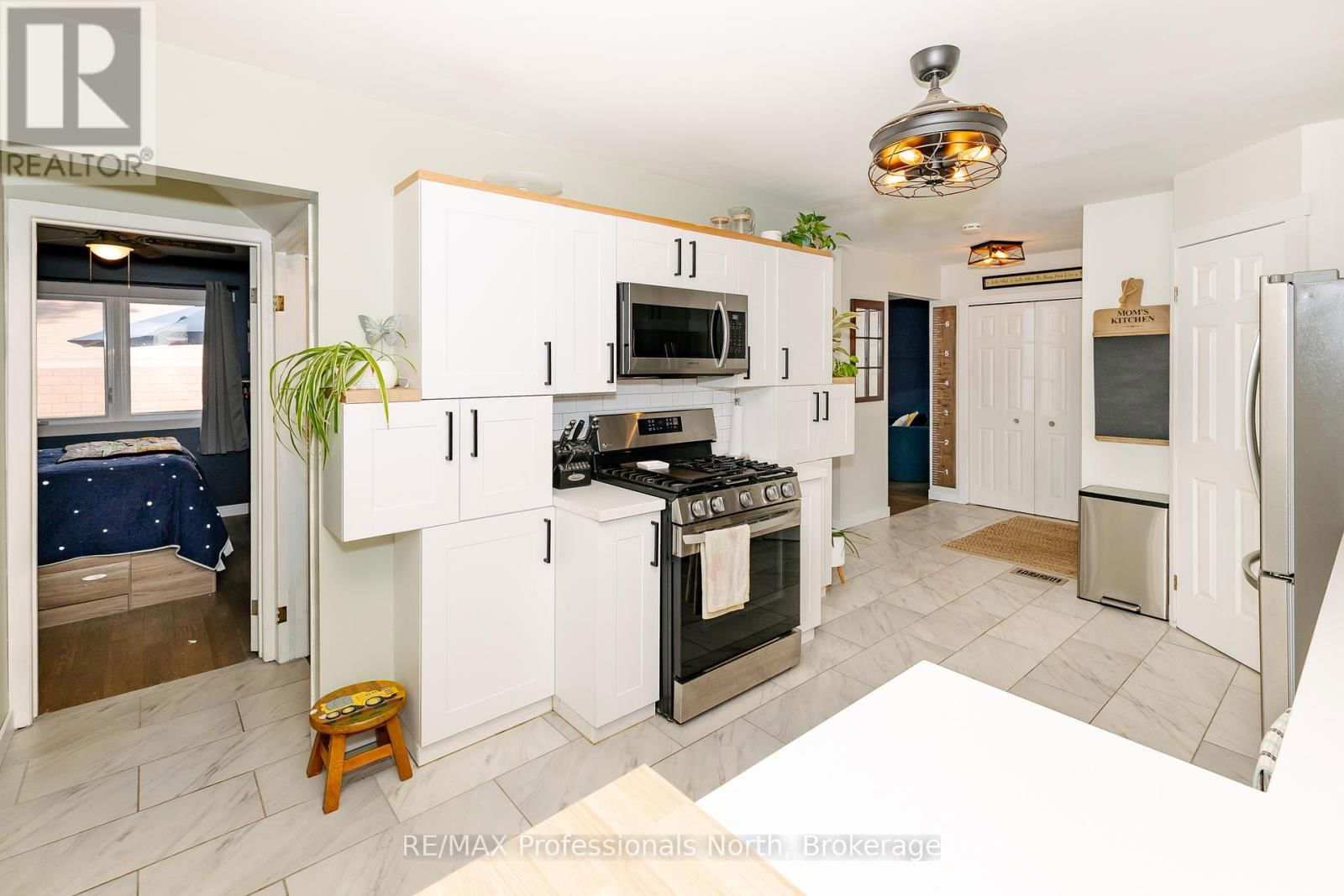 560 MOUNTAIN STREET Image 14