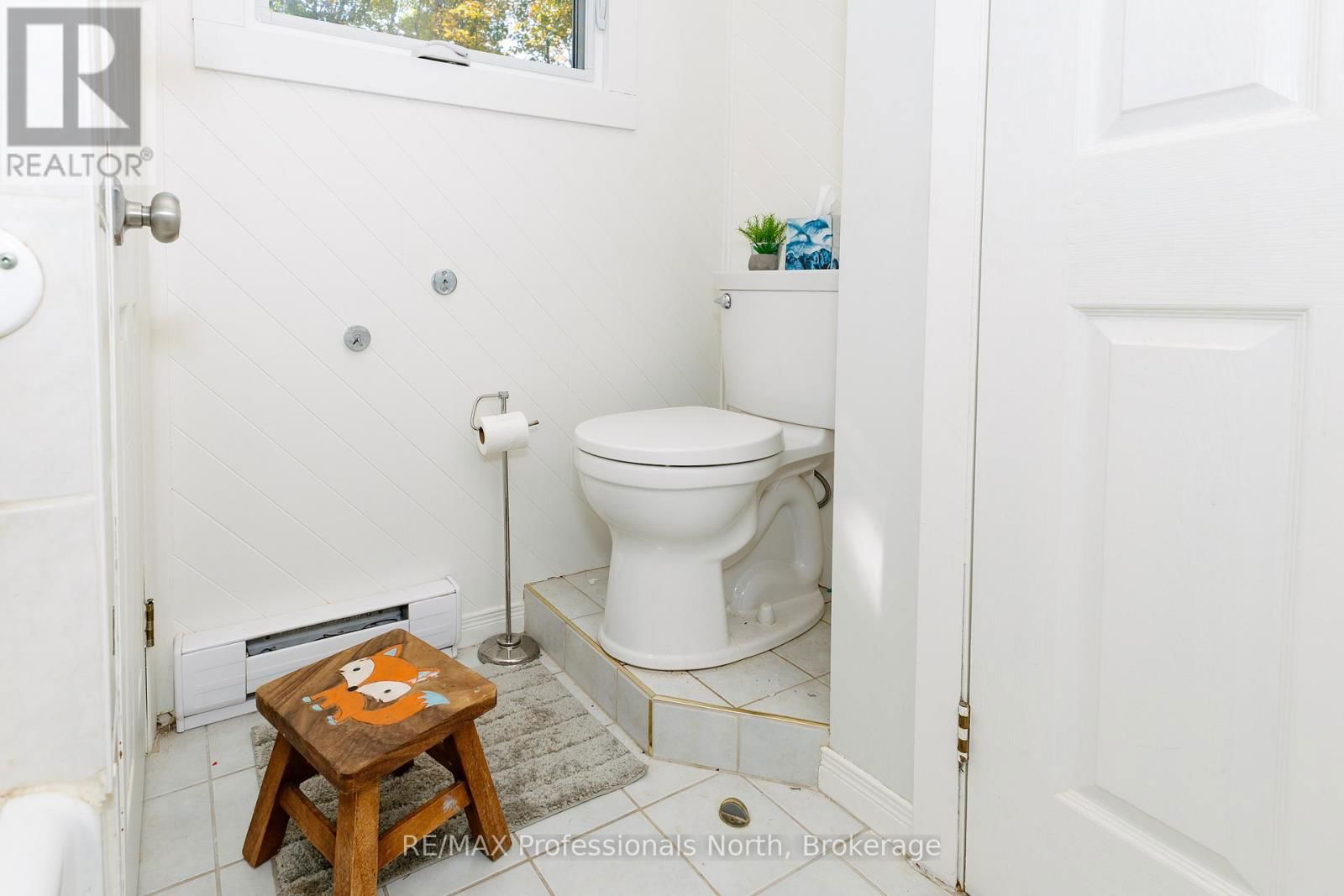 560 MOUNTAIN STREET Image 22