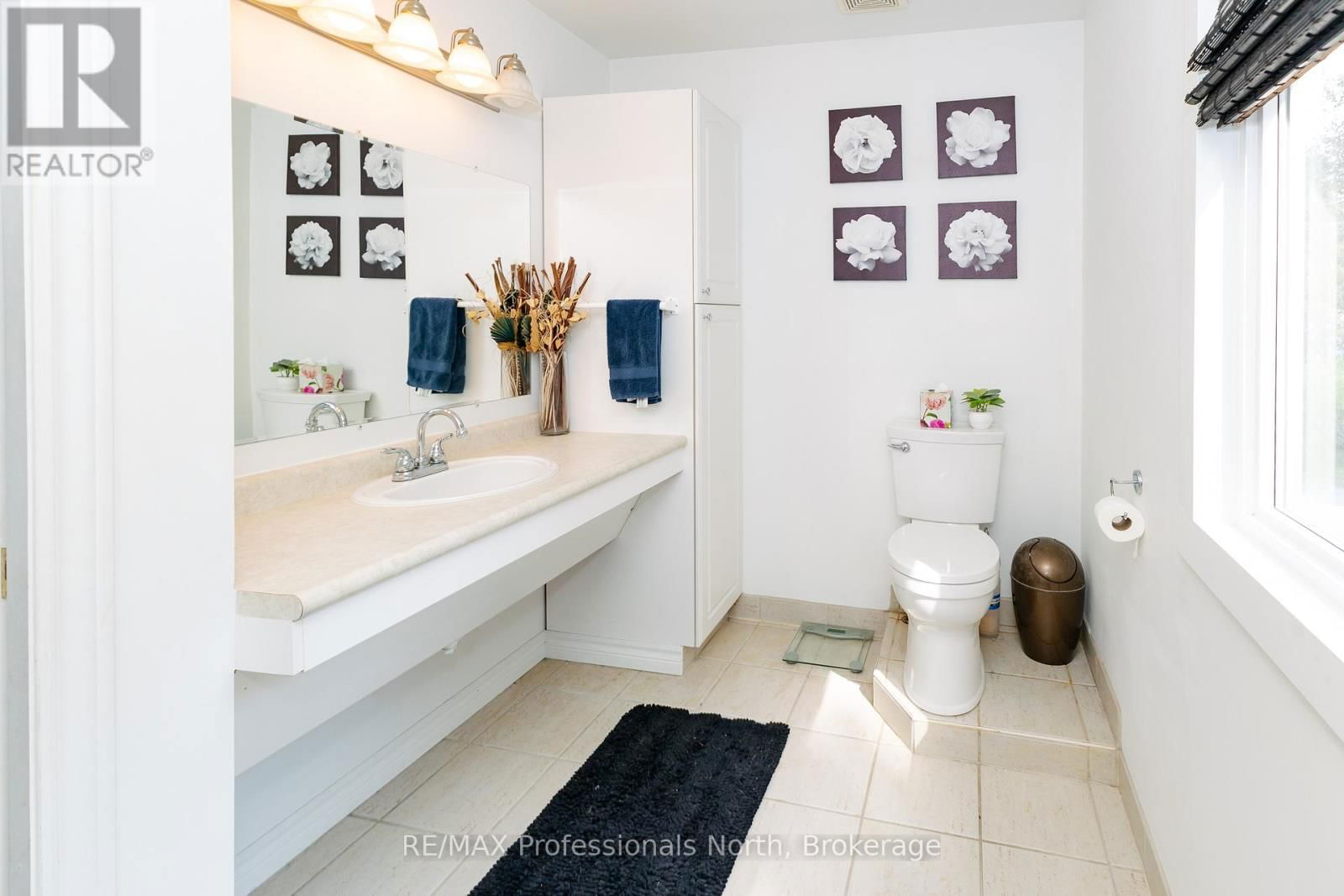 560 MOUNTAIN STREET Image 31