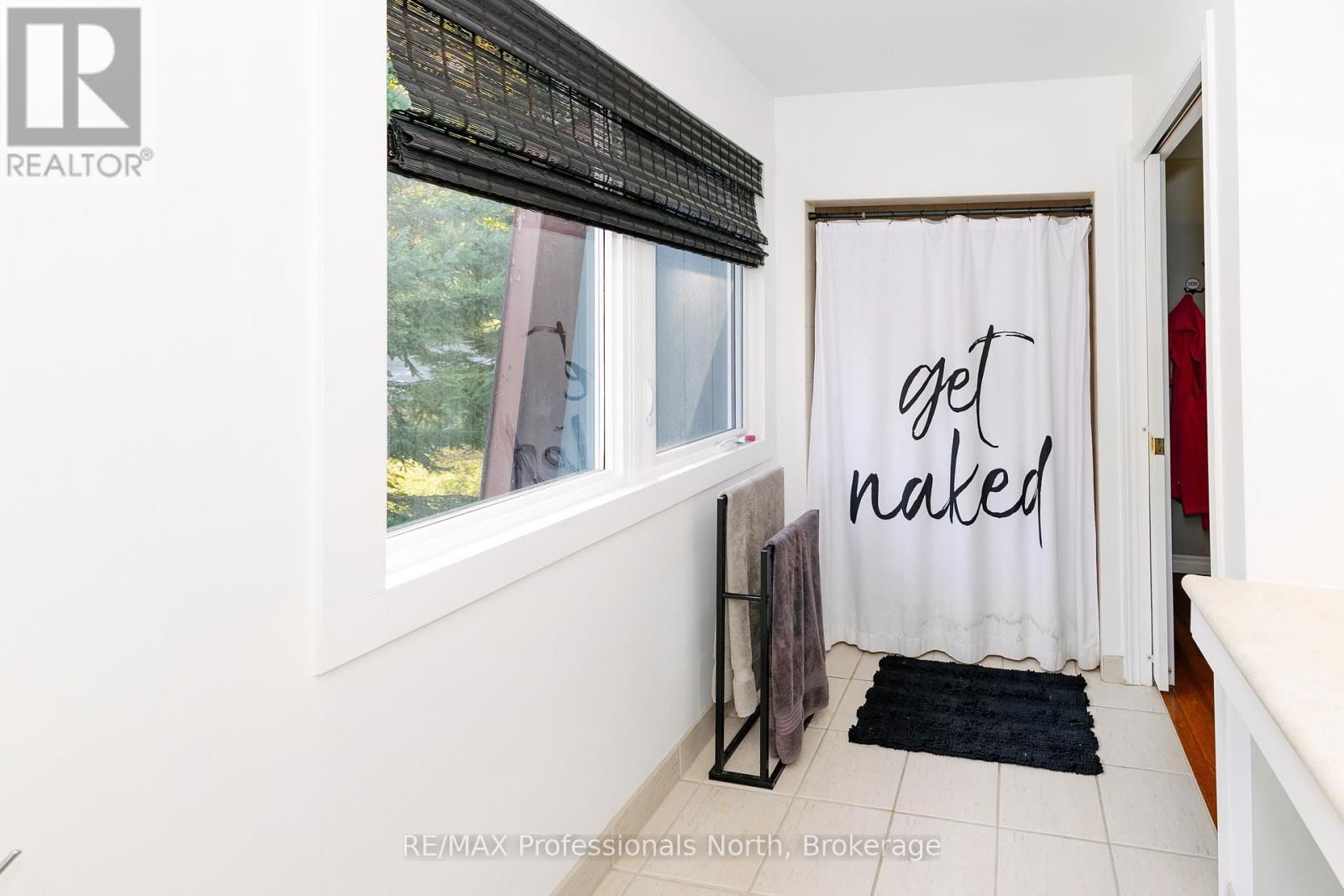 560 MOUNTAIN STREET Image 32