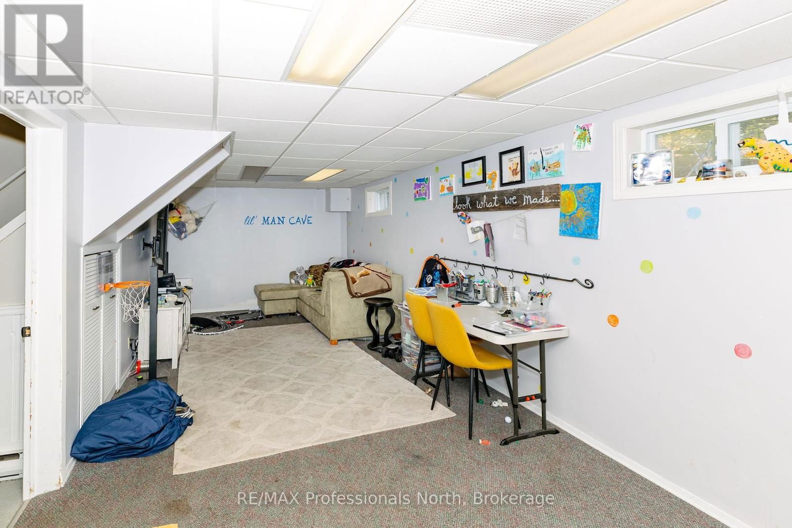 560 MOUNTAIN STREET Image 34