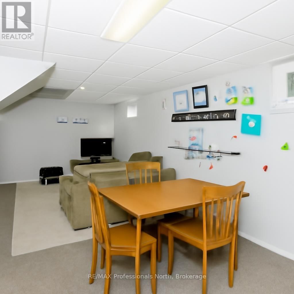 560 MOUNTAIN STREET Image 45
