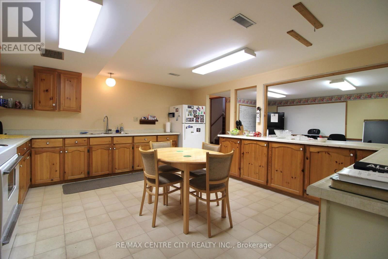 12 CHESTER STREET Image 14