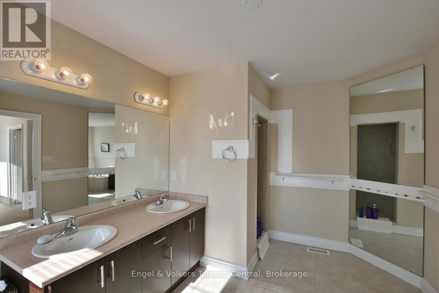 47 MEADOWBROOK LANE Image 19