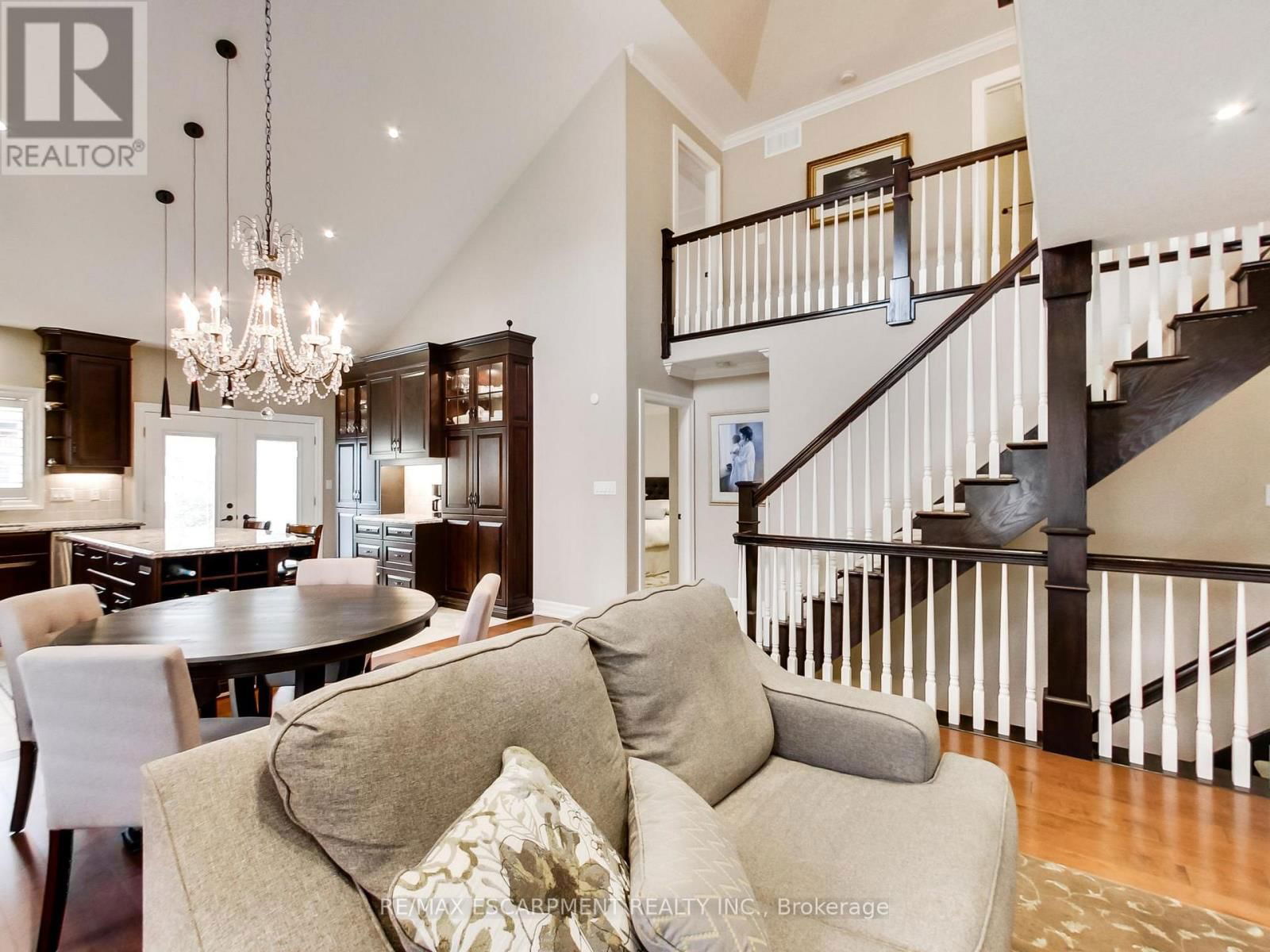 89 TOULON AVENUE Image 12