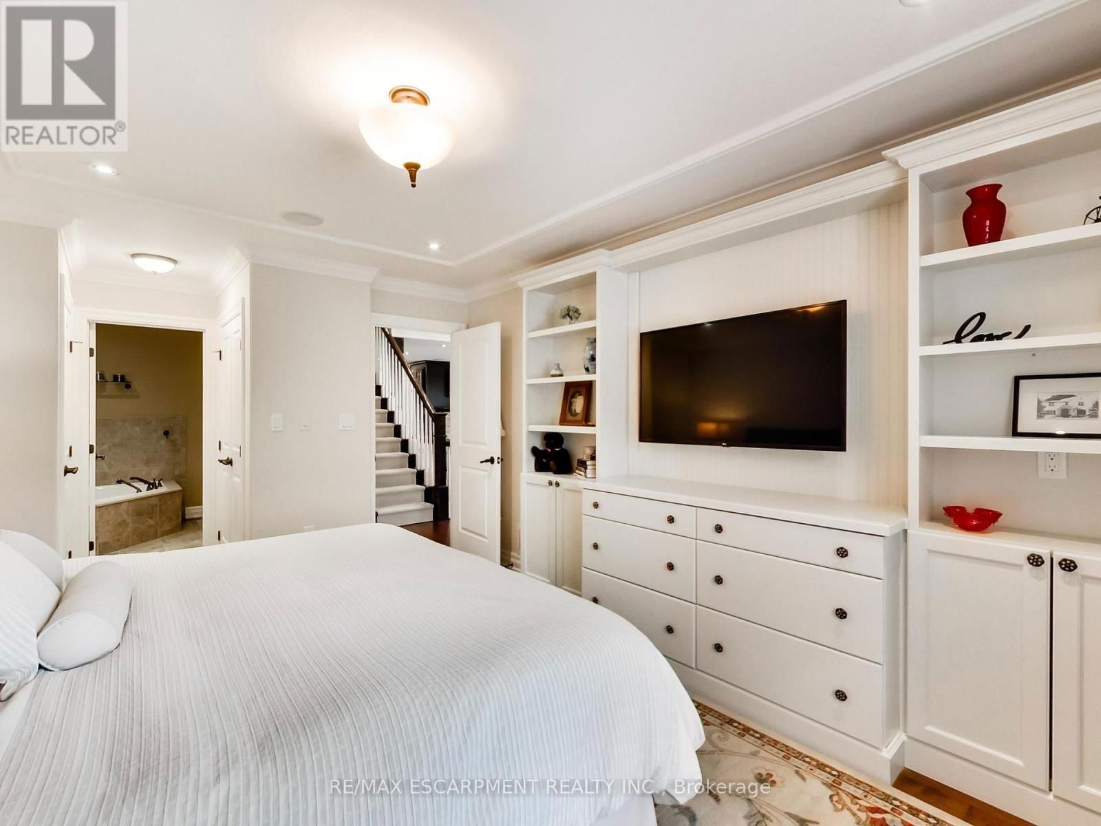 89 TOULON AVENUE Image 24