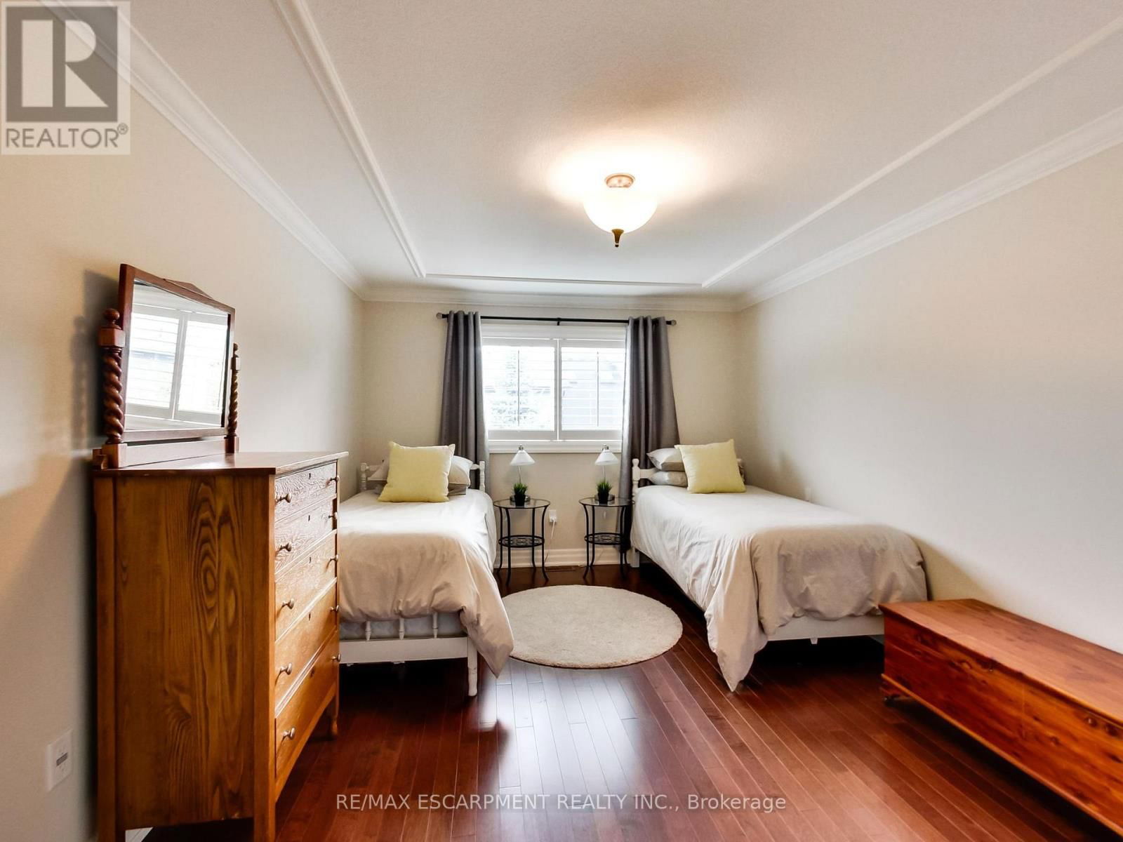 89 TOULON AVENUE Image 32