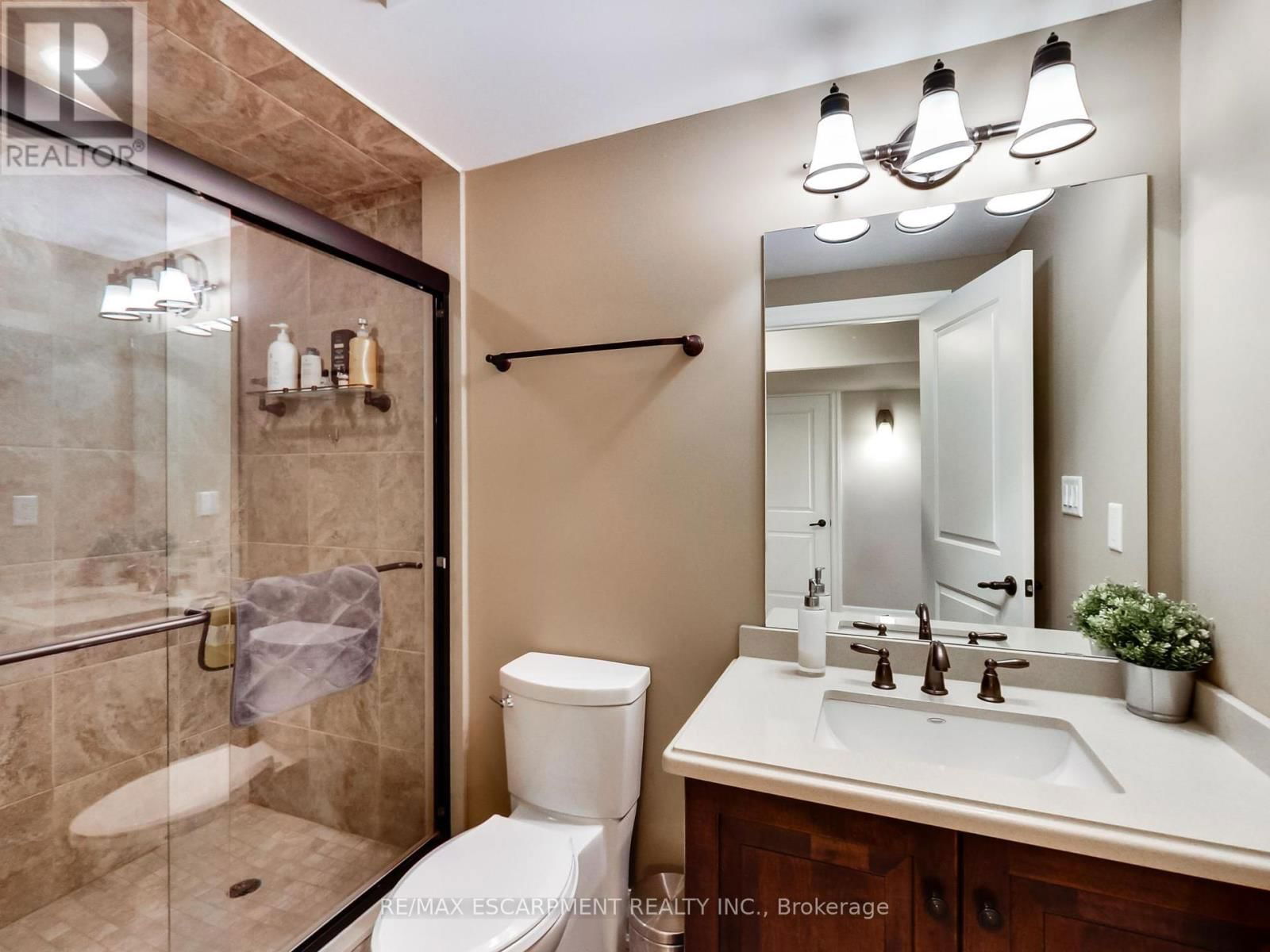 89 TOULON AVENUE Image 39