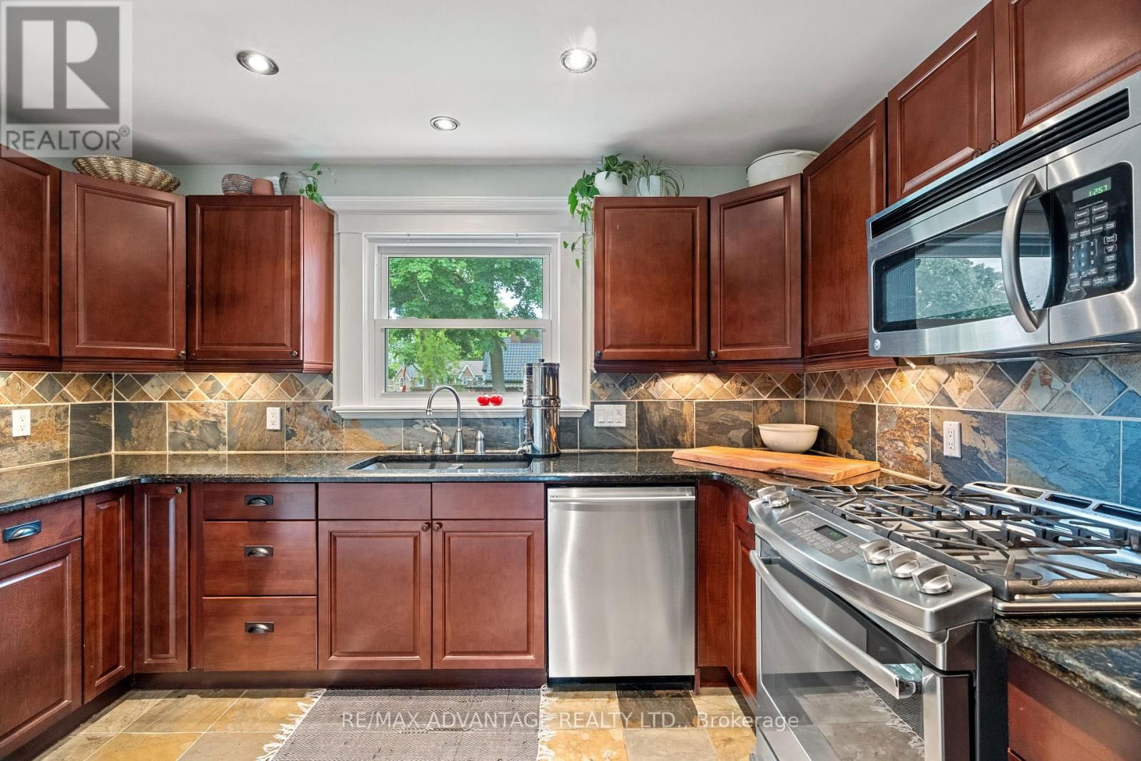 52 BEATTIE AVENUE Image 11