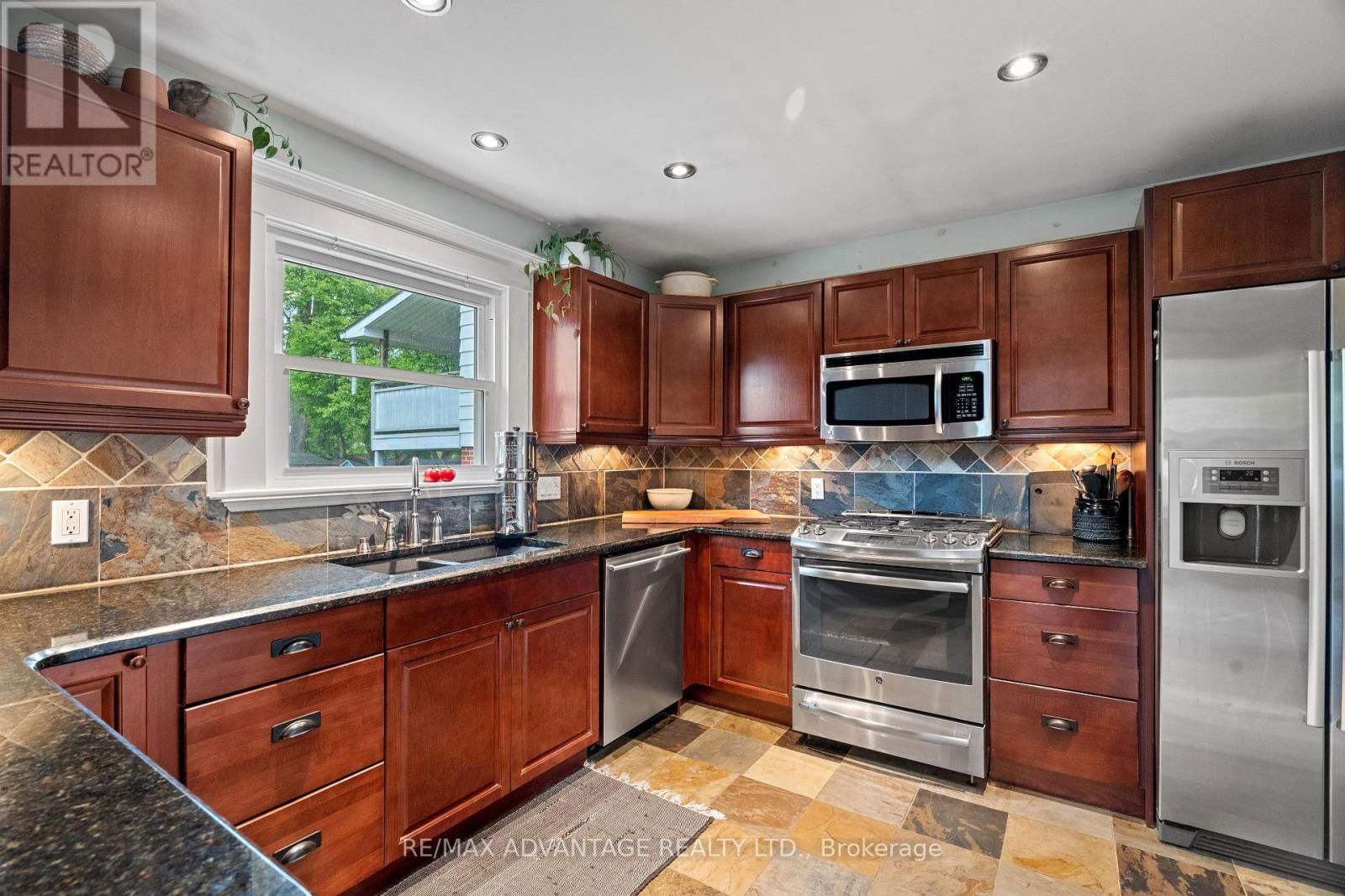 52 BEATTIE AVENUE Image 12
