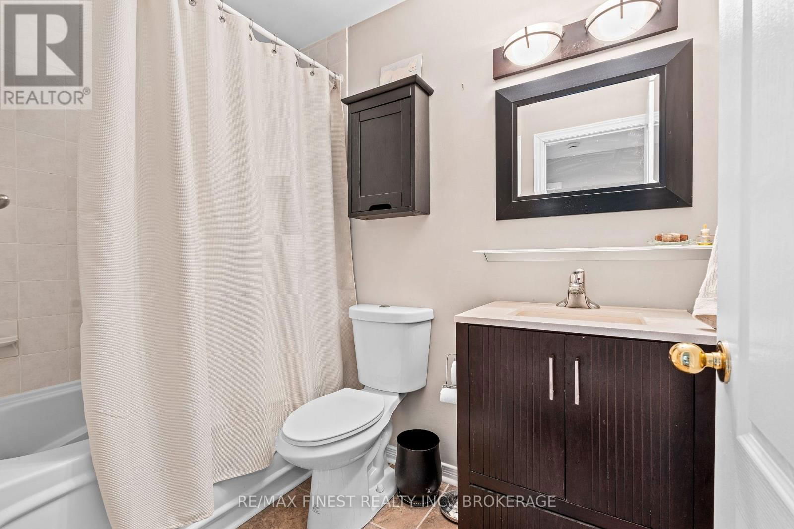24 - 4427 BATH ROAD Image 17