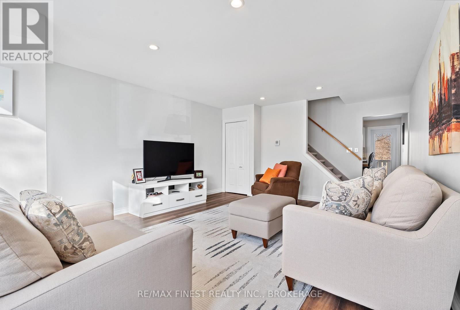 24 - 4427 BATH ROAD Image 6