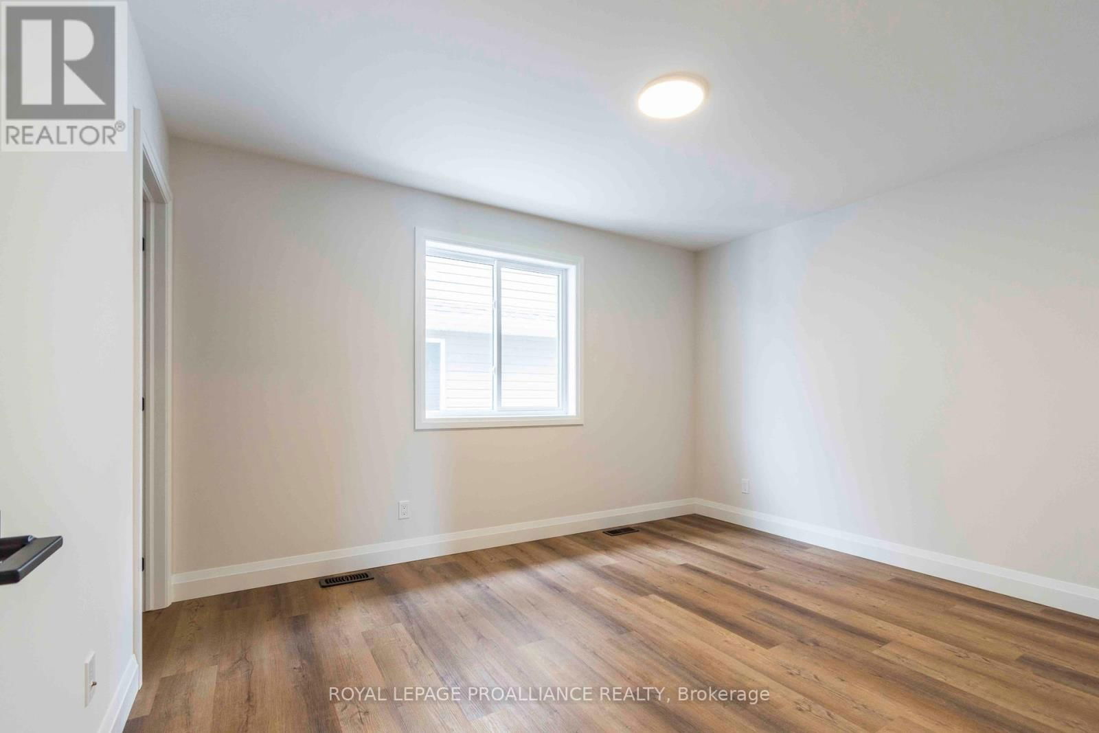 70 STIRLING CRESCENT Image 14