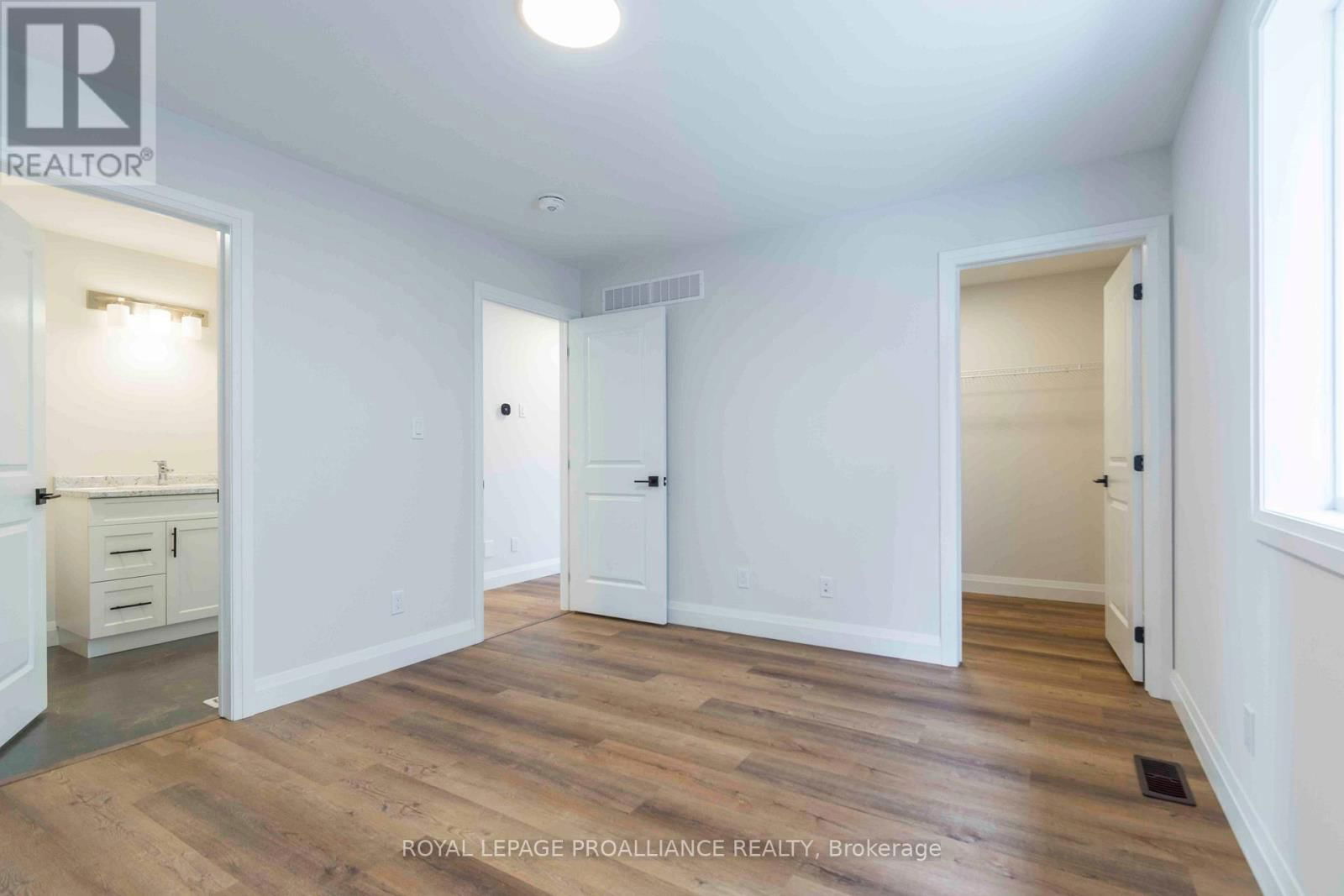 70 STIRLING CRESCENT Image 15