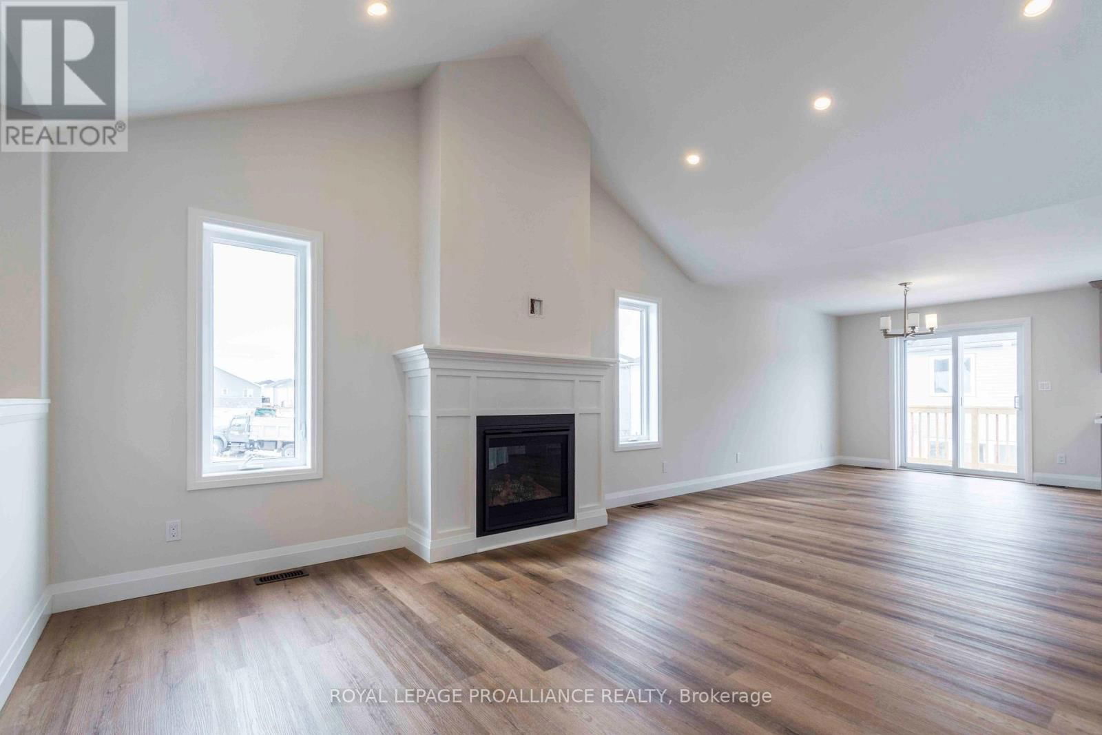 70 STIRLING CRESCENT Image 4