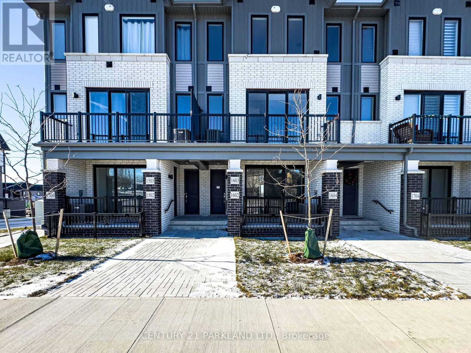 1602 - 160 DENSMORE ROAD Image 2